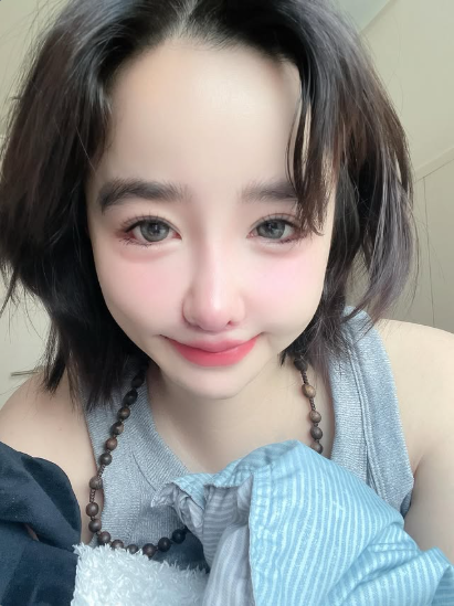 그룹 2NE1 멤버 박봄의 근황이 담겼다. / 박봄 소셜미디어