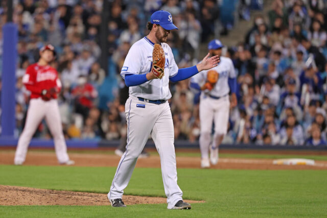 잭 오러클린이 24일 대구 SSG 랜더스전에 등판해 마운드를 내려가고 있다./삼성 라이온즈 제공