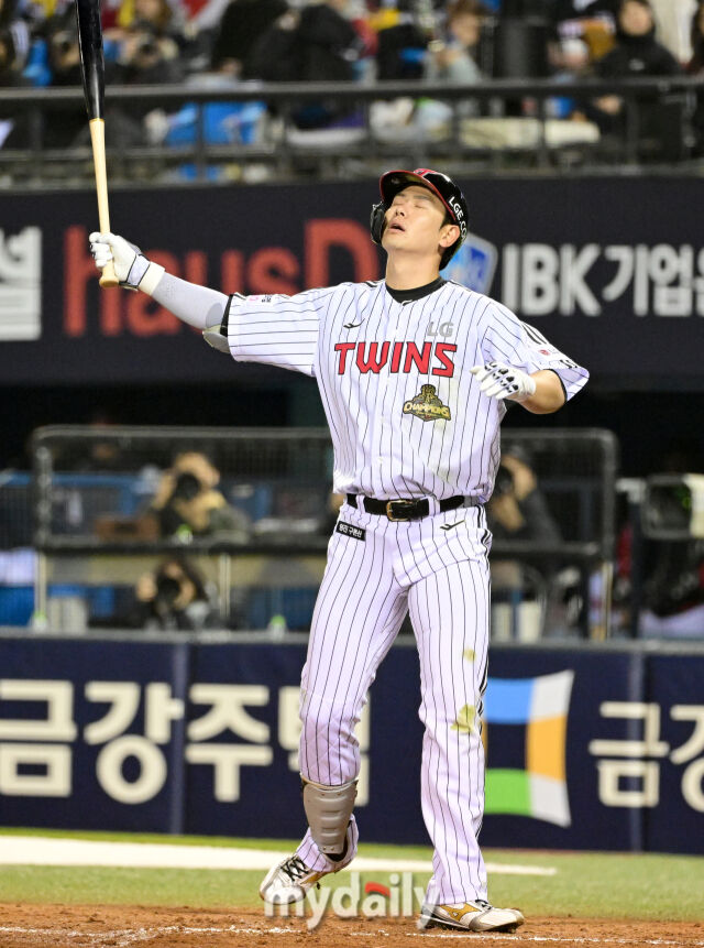 19일 경기에서 아쉬워하고 있는 홍창기./마이데일리