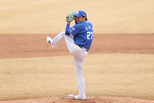 투수 김태훈이 3월 15일 이천 베어스파크에서 공을 던지고 있다./삼성 라이온즈 제공