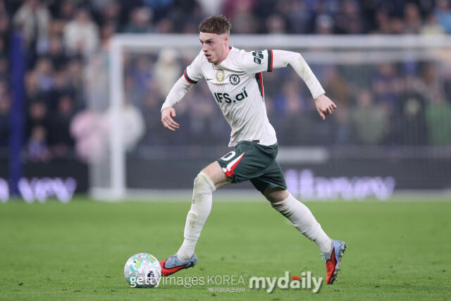 24일 영국 '커트오프사이드' 보도에 따르면 맨체스터 유나이티드가 첼시의 콜 파머 영입에 진지한 관심을 내비치고 있다./게티이미지코리아