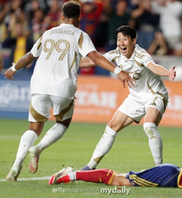 손흥민과 부앙가가 2025년 9월 열린 레알솔트레이크시티와의 2025시즌 MLS 원정 경기에서 환호하고 있다./게티이미지코리아