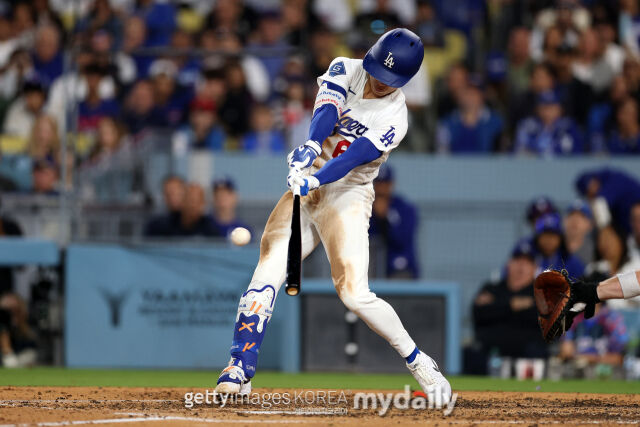 LA 다저스 김혜성이 25일 컵스와 경기 4회에 적시타를 터뜨리고 있다. /게티이미지코리아