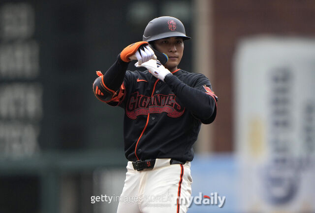 이정후가 26일 마이애미 말린스전에서 2루타를 친 뒤 세리머니를 하고 있다./게티이미지코리아