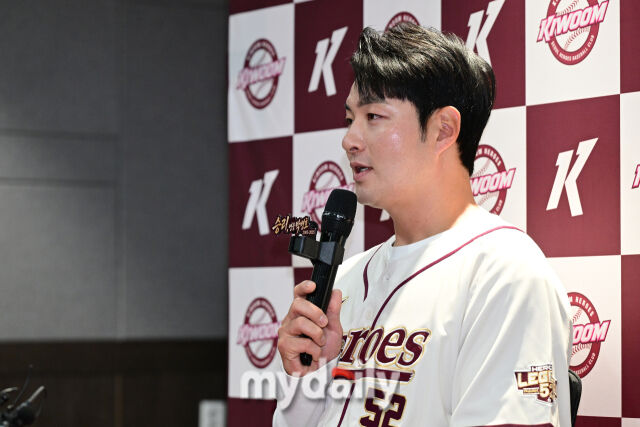 키움 박병호가 26일 오후 서울 고척스카이돔에서 진행되는 '2026 신한 SOL Bank KBO리그' 삼성--키움의 경기 전 취재진과 인터뷰를 하고 있다./마이데일리