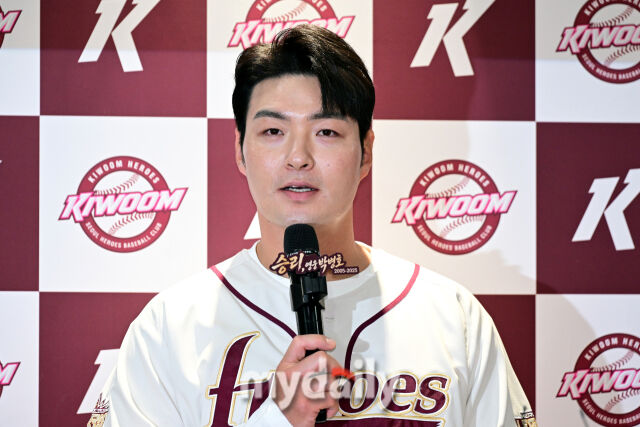 키움 박병호가 26일 오후 서울 고척스카이돔에서 진행되는 '2026 신한 SOL Bank KBO리그' 삼성--키움의 경기 전 취재진과 인터뷰를 하고 있다./마이데일리