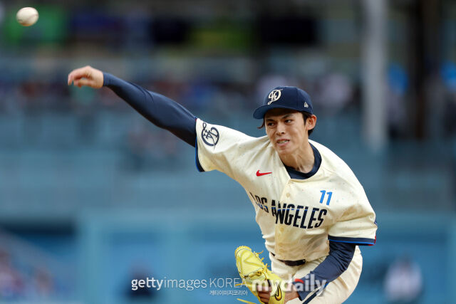 사사키 로키가 26일 시카고 컵스를 상대로 선발 등판해 투구하고 있다./게티이미지코리아