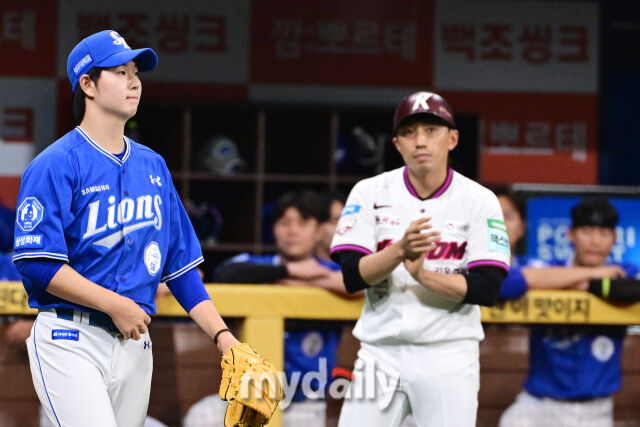 삼성 선발 장찬희가 26일 오후 서울 고척스카이돔에서 진행된 '2026 신한 SOL Bank KBO리그' 삼성--키움의 경기 3회말 실점은 한 뒤 아쉬워 하고 있다./고척 = 곽경훈 기자