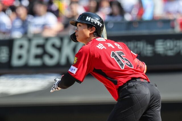 KIA 타이거즈 박재현이 26일 광주 KIA챔피언스필드에서 열린 롯데 자이언츠와의 홈 경기서 타격하고 있다./KIA 타이거즈 제공