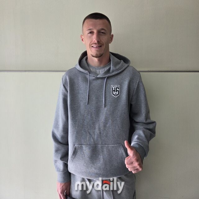 화성FC가 26일 목동종합운동장에서 열린 서울 이랜드와 9라운드 원정 경기에서 2-1로 승리했다. 믹스트존 인터뷰를 마친 플라나./목동종합운동장=노찬혁 기자