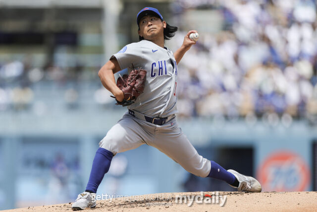 이마나가가 27일 다저스와 경기에서 공을 뿌리고 있다. /게티이미지코리아