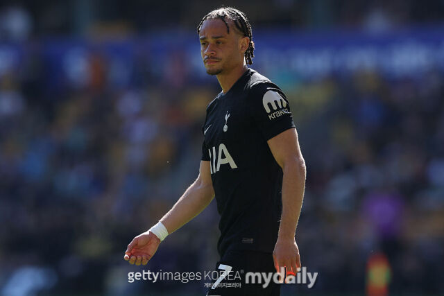 28일 커트오프사이드 보도에 따르면 맨체스터 유나이티드가 토트넘 홋스퍼의 사비 시몬스 영입을 위해 제안을 준비하고 있다. /게티이미지코리아