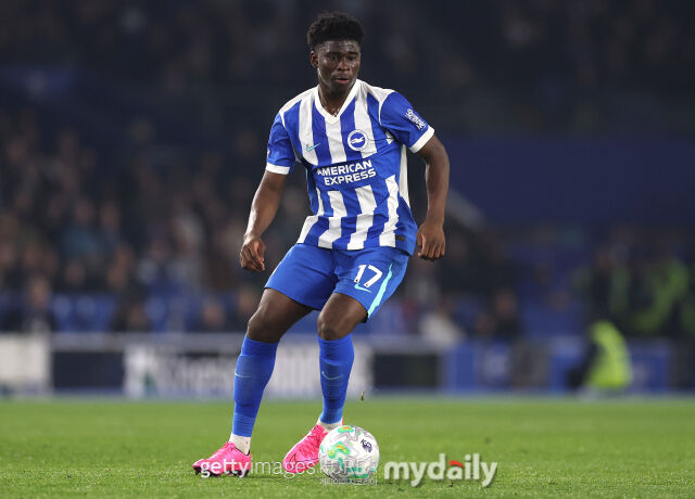 25일 파브리지오 로마노 보도에 따르면 맨체스터 유나이티드는 브라이튼의 카를로스 발레바와 개인 합의를 마치며 영입 가능성이 높아졌다. 발레바가 드리블을 하고 있다./게티이미지코리아