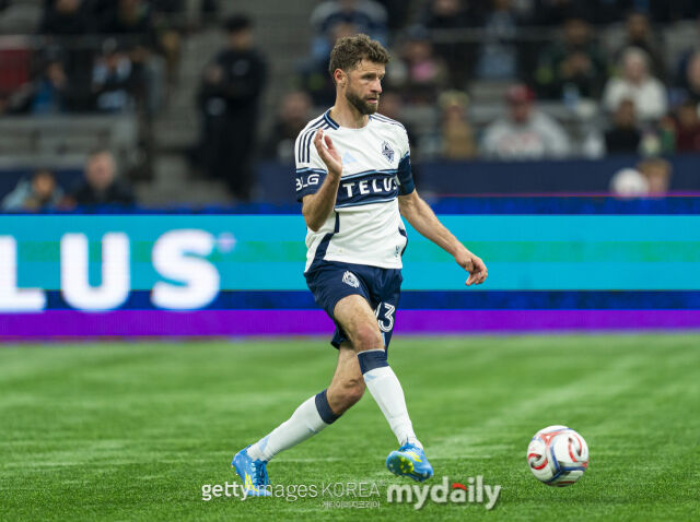 27일 독일 'TZ' 보도에 따르면 밴쿠버 화이트캡스가 연고 이전을 고려하고 있다. 토마스 뮐러가 패스를 하고 있다./게티이미지코리아