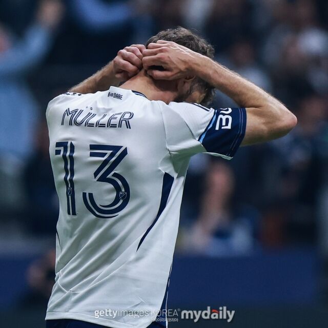 27일 독일 'TZ' 보도에 따르면 밴쿠버 화이트캡스가 연고 이전을 고려하고 있다. 밴쿠버 공격수 토마스 뮐러가 머리를 감싸고 있다./게티이미지코리아