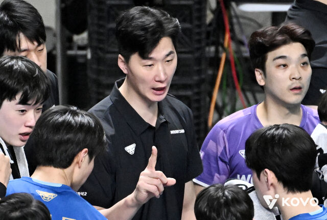 우리카드 박철우 감독(왼쪽)과 김영준./KOVO