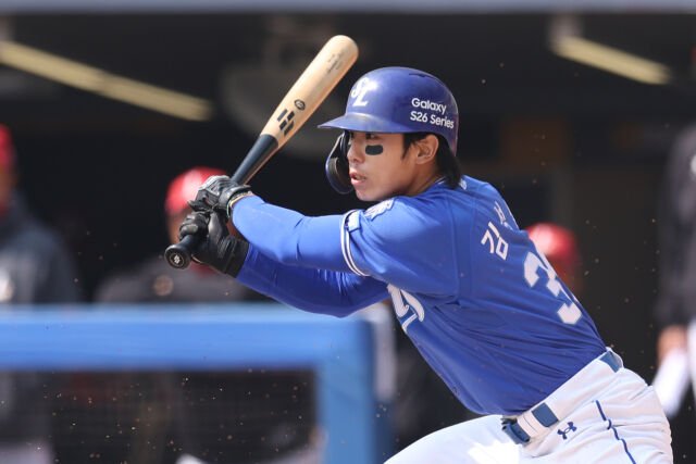 김성윤이 3월 17일 시범경기에서 타격을 하고 있다./삼성 라이온즈 제공