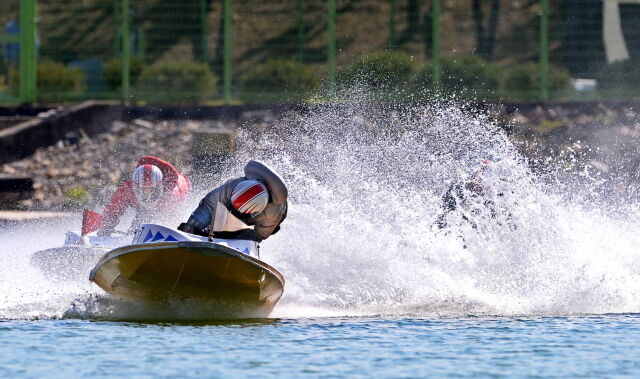 미사경정장에서 출전 선수들이 턴마크를 돌며 경합을 벌이고 있다./경륜경정총괄본부 제공