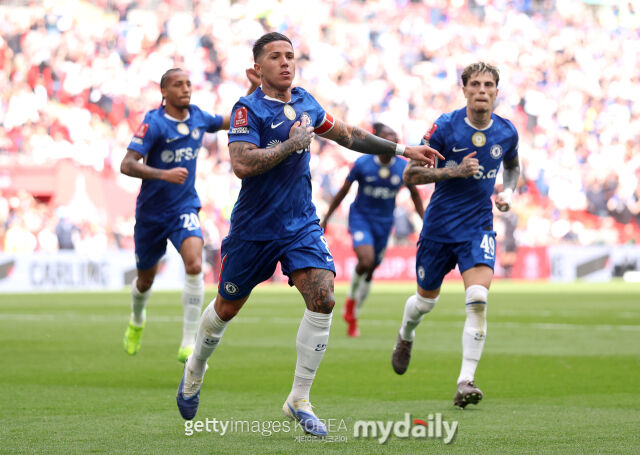 엔조 페르난데스가 결승골을 터뜨린 첼시가 27일 영국 런던 웸블리에서 열린 2025-26시즌 FA컵 4강전에서 리즈 유나이티드를 꺾고 결승 진출에 성공했다./게티이미지코리아