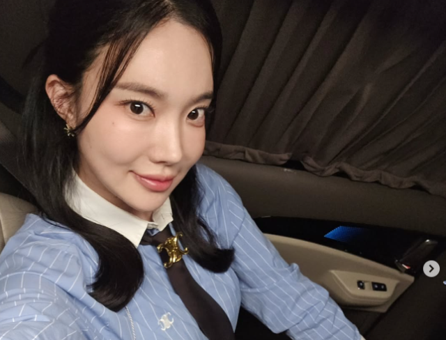 개그우먼 출신 가수 겸 배우 김나희가 오는 8월 서울 모처의 예식장에서 결혼식을 올린다. 이번 예식은 양가 가족과 가까운 지인들만 초대해 비공개로 조용히 진행될 예정이다./김나희 소셜미디어