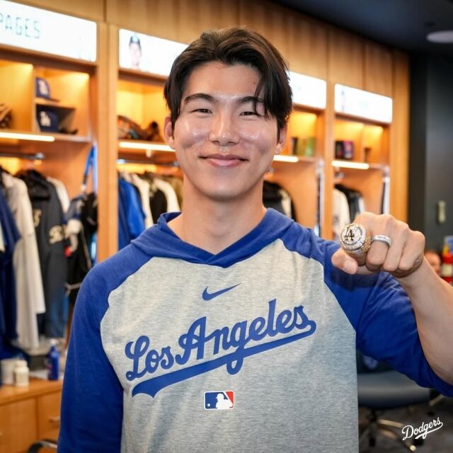 김혜성이 월드시리즈 우승 반지를 받았다./다저스 SNS