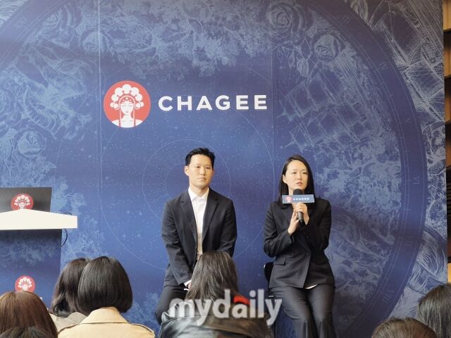 김좌현 차지코리아 대표와 김정희 CMO가 미디어데이 Q&A에서 기자들의 질문에 답하고 있다. /방금숙 기자