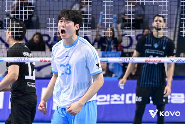김민재가 챔피언결정전 5차전에서 환호하고 있다./KOVO