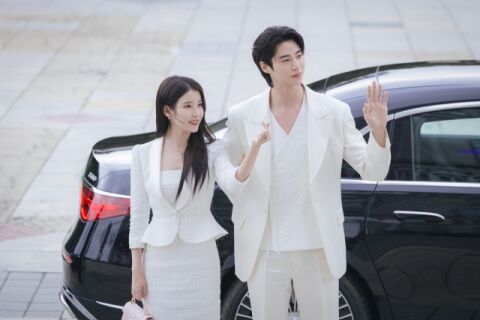 아이유&hearts;변우석, 계약결혼 끝은 진심?&hellip;공승연 위험한 계획 뿌리치나 [대군부인]
