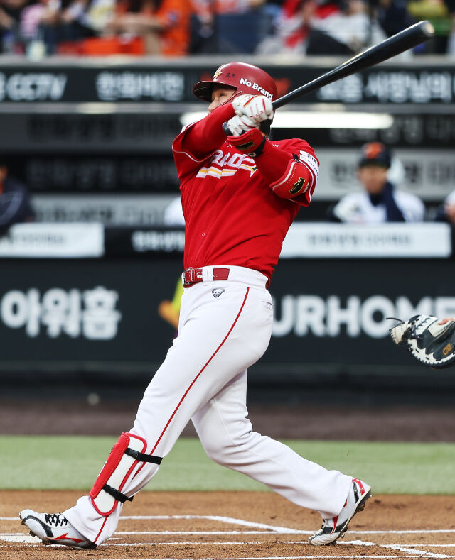 최정이 승부에 쐐기를 박는 스리런홈런으로 팀 승리에 힘을 더했다./SSG 랜더스