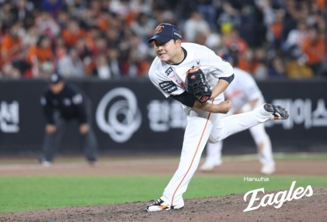 주현상이 시즌 첫 등판에서 야수의 도움을 받지 못했다./한화 이글스
