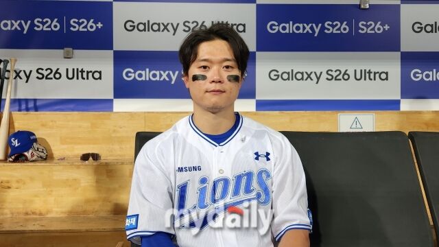 삼성 박승규가 5월 1일 대구 한화 이글스전에서 승리한 뒤 취재진과 인터뷰를 하고 있다./대구 = 김경현 기자