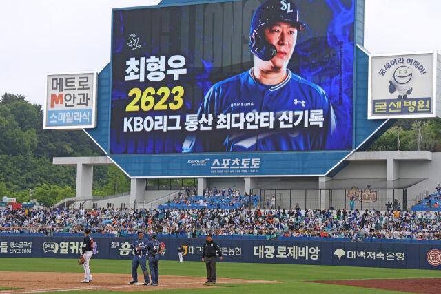 삼성 최형우가 5월 3일 대구 한화 이글스전 2623번째 안타를 치고 있다./삼성 라이온즈 제공