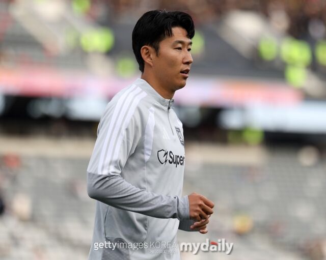 LA FC가 7일 네메시오 디에스 스타디움에서 톨루카와 '2026시즌 북중미축구연맹(CONCACAF) 챔피언스컵' 4강 2차전을 치른다. MLS 사무국은 손흥민의 4강 1차전 활약을 조명했다. 경기 전 몸을 풀고 있는 손흥민./게티이미지코리아