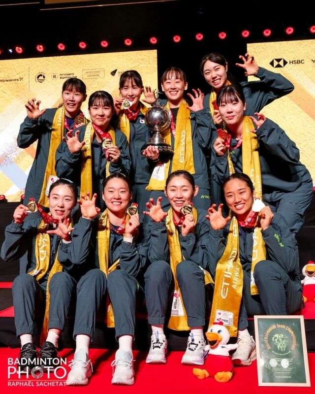 대한민국 여자 배드민턴 대표팀이 3일 덴마크 호르센스에서 열린 우버컵 결승전에서 중국을 꺾고 우승을 차지했다./대한배드민턴협회