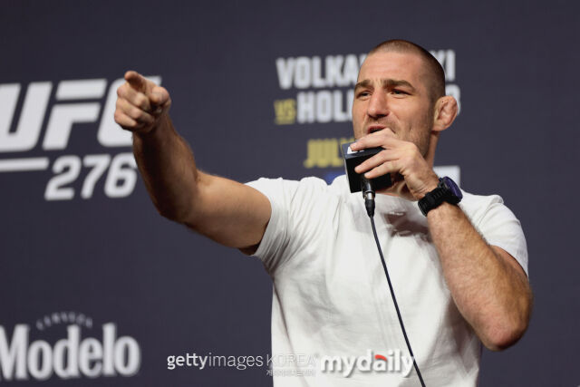 2022년 UFC 276 프레스 컨퍼런스에서 션 스트릭랜드가 발언하고 있다./게티이미지코리아