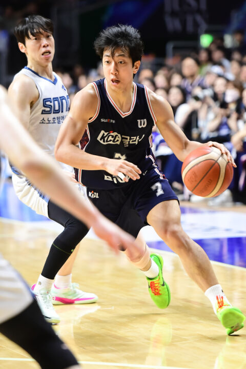[공식 발표] '파이널 MVP' 허훈&middot;'해외진출 선언' 송교창, 농구 대표팀서 낙마&hellip;문정현&middot;박지훈 대체 발탁