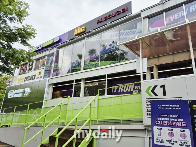 ‘러닝 스테이션’으로 변신한 CU 한강르네상스여의도3호점. /방금숙 기자