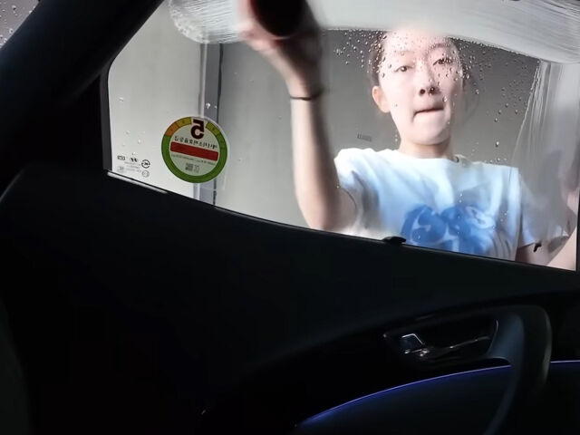 박경혜가 셀프 세차에 도전했다. / 유튜브 '경혜볼래'