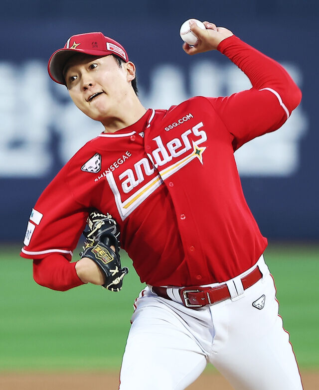 김건우가 5월 12일 수원 KT 위즈전 공을 던지고 있다./SSG 랜더스 제공
