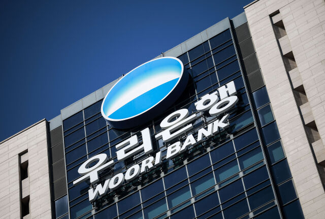 우리은행은 올해 1분기 중소기업과 개인사업자(SOHO) 대출은 줄인 반면 대기업대출은 두 자릿수 증가율을 기록하며 이 같은 기조를 선명하게 드러냈다./뉴시스