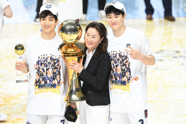 허훈(왼쪽)과 허웅(오른쪽)./KBL 제공