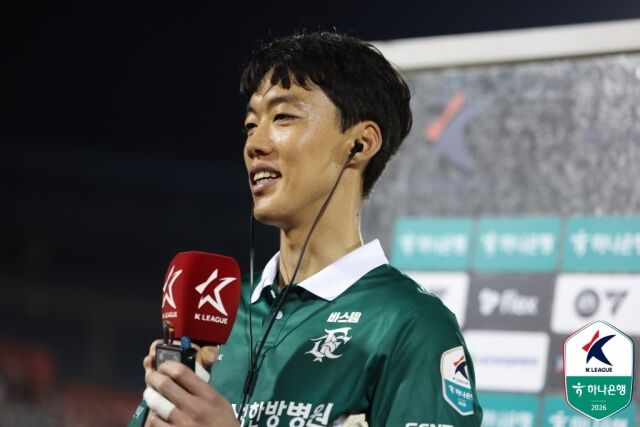 부천FC1995 김형근이 2026년 5월 13일 부천종합운동장에서 열린 하나은행 K리그1 2026 14라운드 전북현대와의 맞대결이 끝난 뒤 인터뷰하고 있다. /한국프로축구연맹 제공