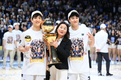 허 씨 삼부자는 위대했다, 챔프전 MVP 석권 쾌거&hellip;허훈 "어머니가 진정한 MVP" 허웅 "우승, 훈이 희생 덕분" [MD고양]