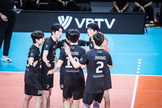 현대캐피탈이 13일 인도네시아에서 열린 아시아배구연맹(AVC) 챔피언스리그 알 라이얀(카타르)전에서 득점 이후 환호하고 있다./FIVB 제공