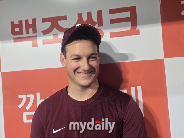 케니 로젠버그가 14일 서울 고척스카이돔에서 열릴 한화 이글스전을 앞두고 인터뷰하고 있다./고척=김진성 기자 kkomag@mydaily.co.kr
