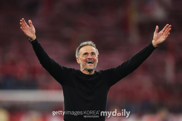 PSG의 루이스 엔리케 감독이 2026년 5월 독일 뮌헨에서 열린 바이에른 뮌헨과의 2025-26시즌 UEFA 챔피언스리그 4강 2차전 이후 결승 진출을 확정짓고 환호하고 있다./게티이미지코리아