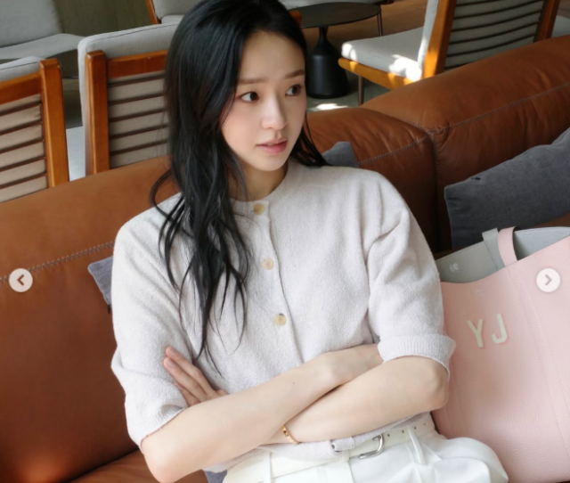 손연재는 14일 자신의 SNS를 통해 "연휴 끝나고 나니 여름이잖아?"라는 문구와 함께 여유로운 일상을 담은 사진 여러 장을 게재했다. /손연재 소셜미디어