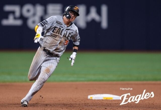 한화 이도윤이 14일 서울 고척스카이돔에서 열린 키움 히어로즈와의 원정경기서 주루하고 있다./한화 이글스 제공