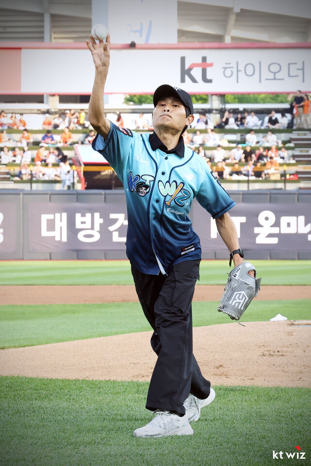 시구자 심진석./KT 위즈 제공