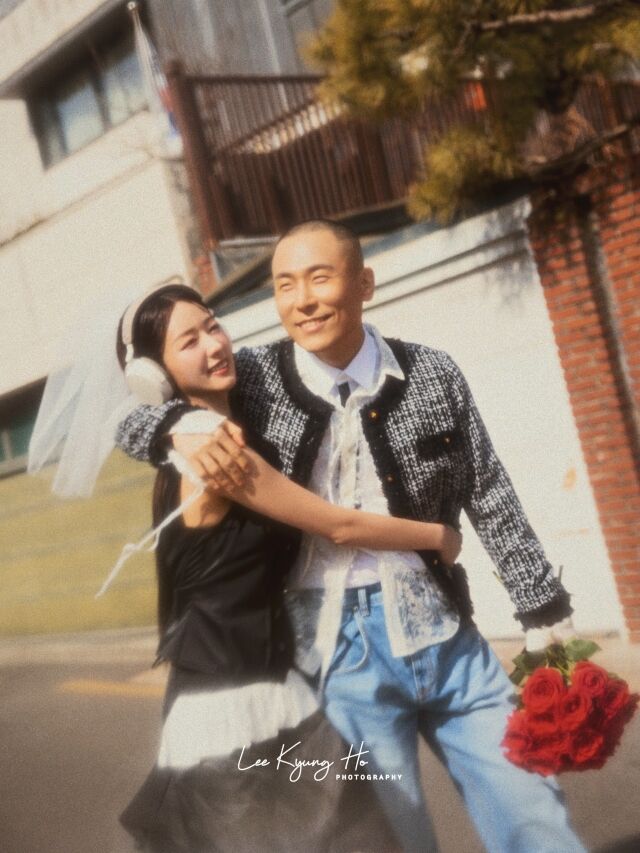 그룹 에이핑크 윤보미와 프로듀서 라도/이경호 작가 소셜미디어